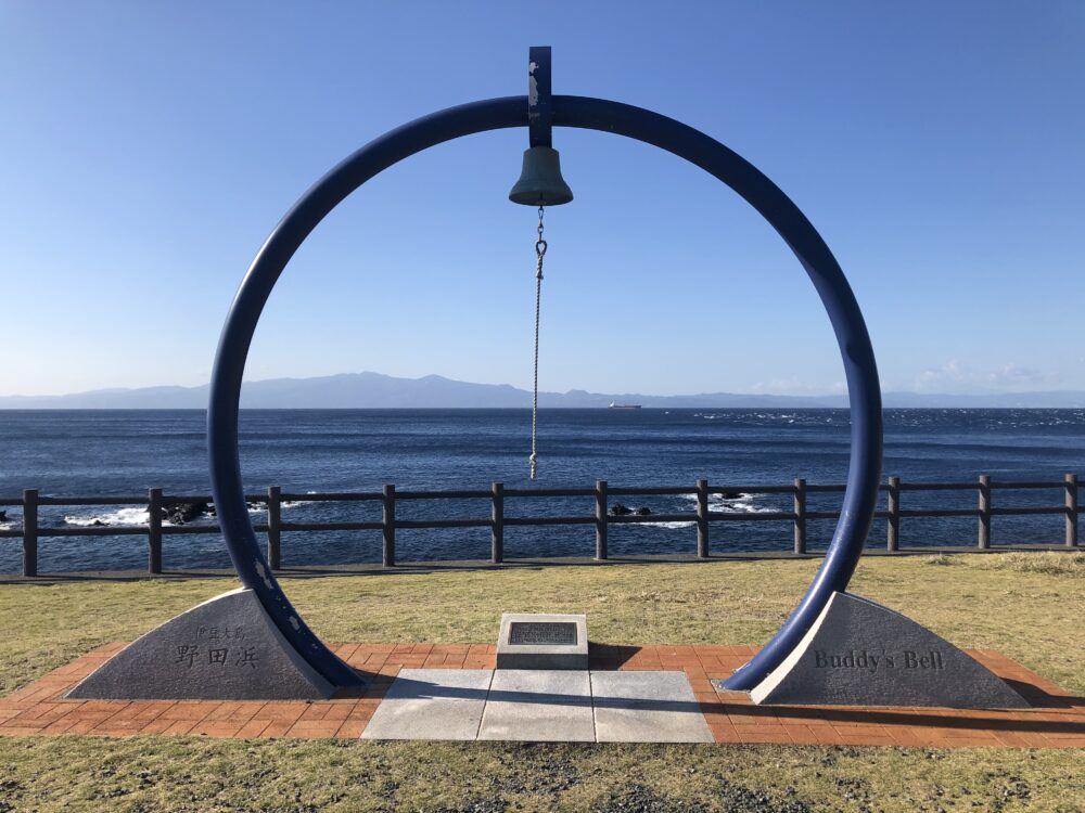 伊豆大島・野田浜のバディーズベル